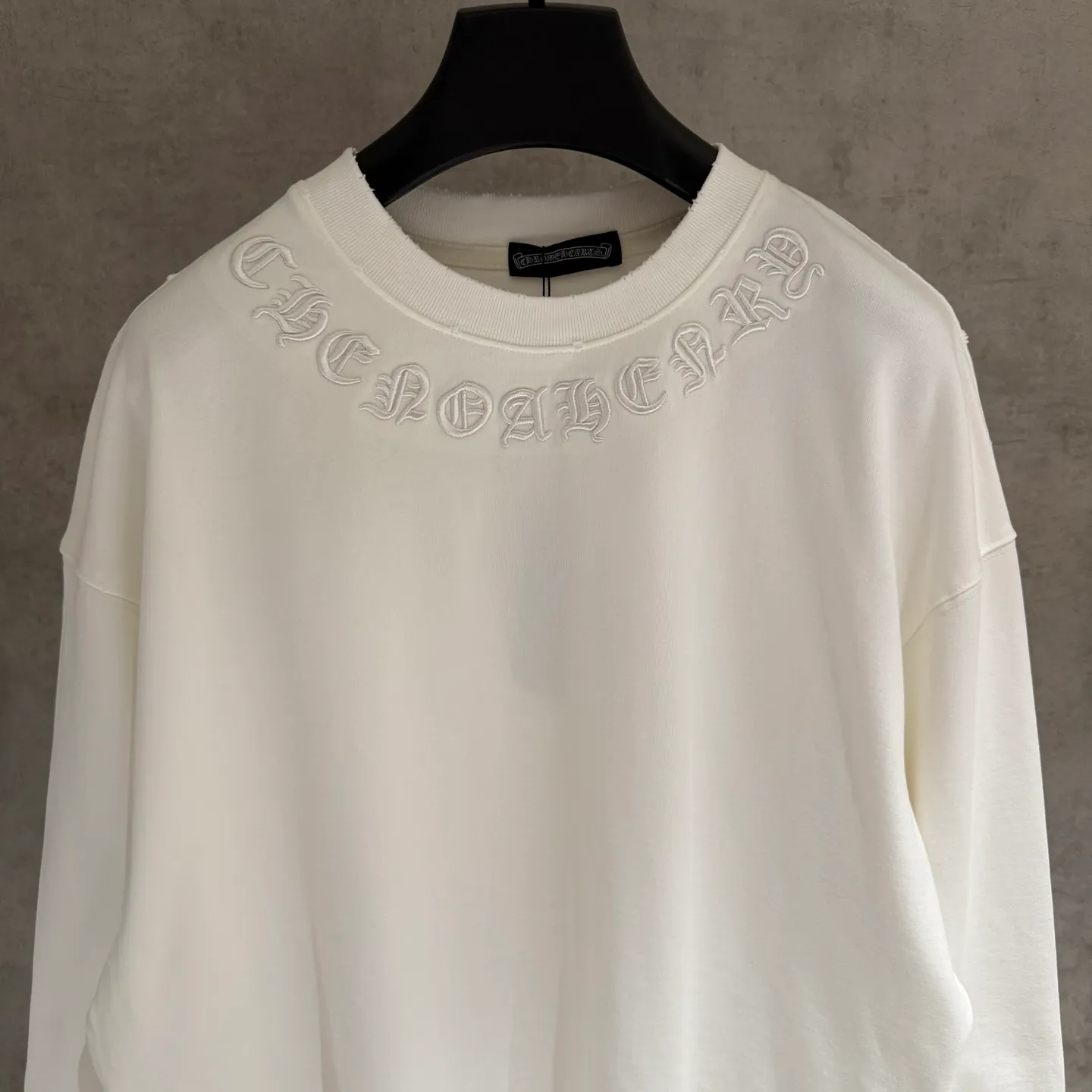 🅿️350 [Strict quality control] CH Crow Heart's new appliqué embroidered long-sleeved sweatshirt T-shirt. Heavy 340g double yarn fabric. Wash the whole garment twice. Frayed and torn on all four sides. Heavy fabric. The neckline is made of icy Salona. Loose fit. Deep, wide and stylish. No deformation or shrinkage. Color: 3 colors, black, white and gray. Size: M-2xl